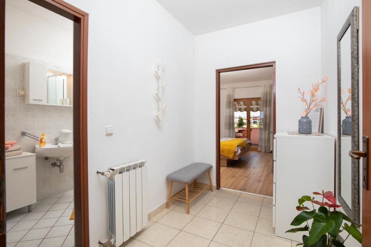 Sunny Apartment Valbandon Fažana Exteriör bild