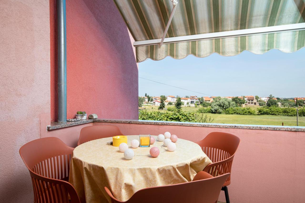 Sunny Apartment Valbandon Fažana Exteriör bild