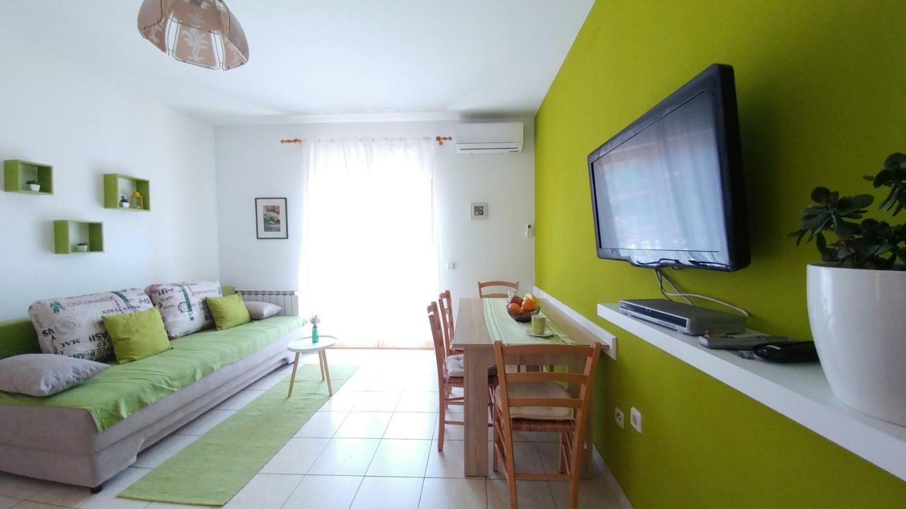 Sunny Apartment Valbandon Fažana Exteriör bild