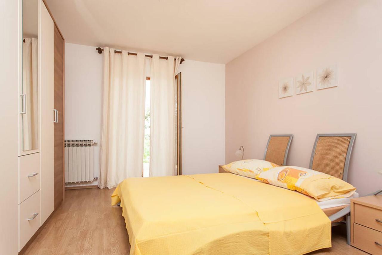 Sunny Apartment Valbandon Fažana Exteriör bild