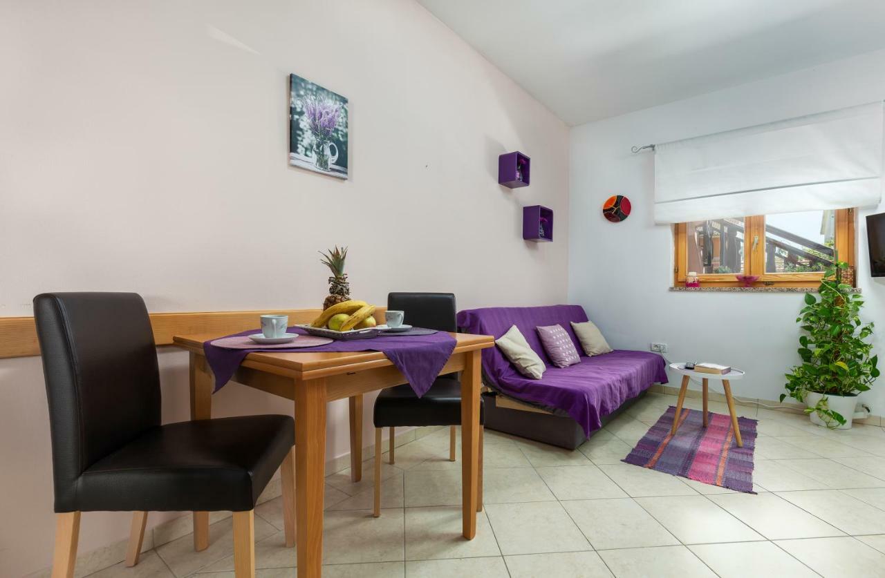 Sunny Apartment Valbandon Fažana Exteriör bild